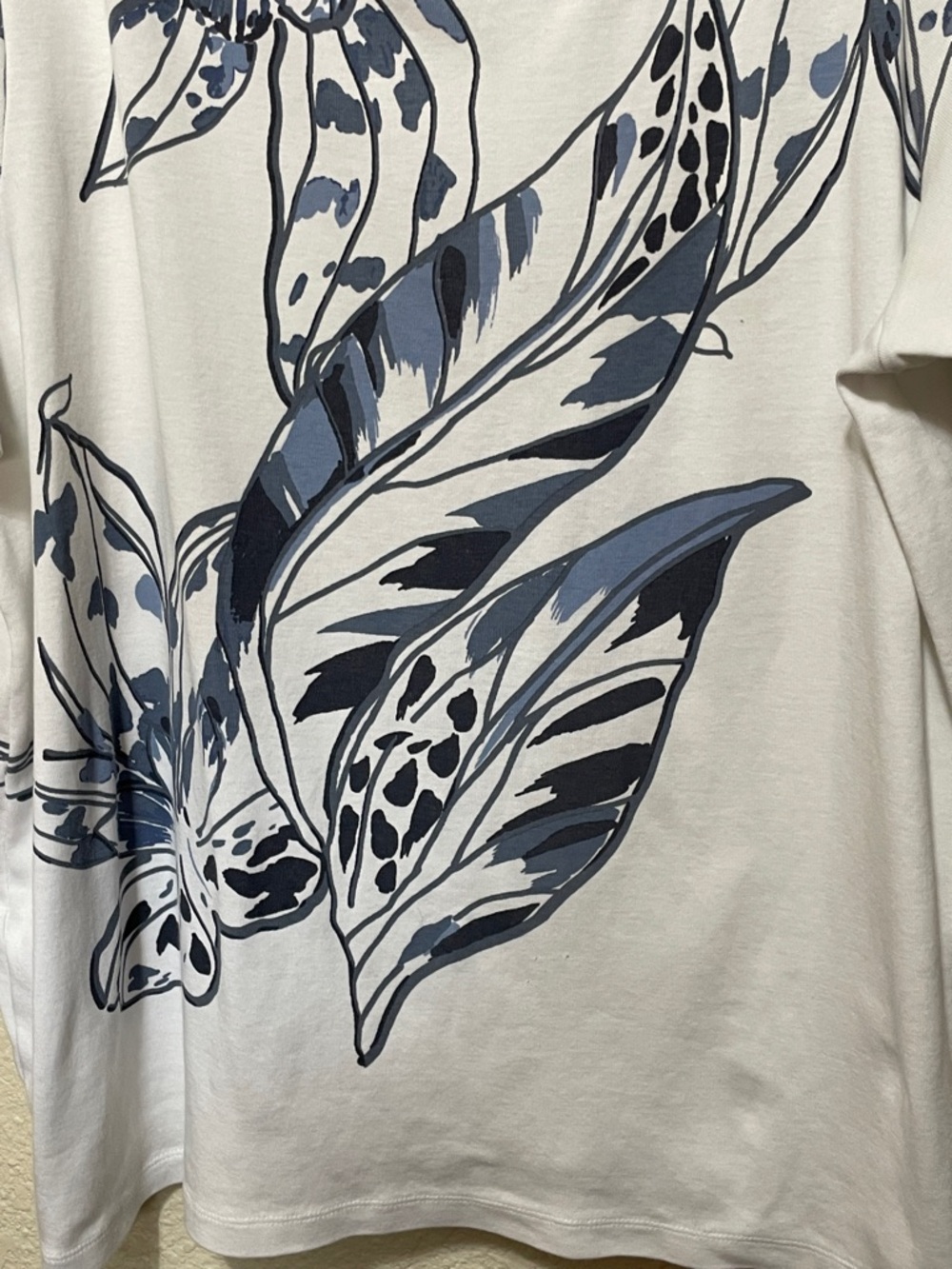 Chico's Women's White And Blue Floral Tee Shirt. Good Condition. Size 3X. - Picture 3 of 7